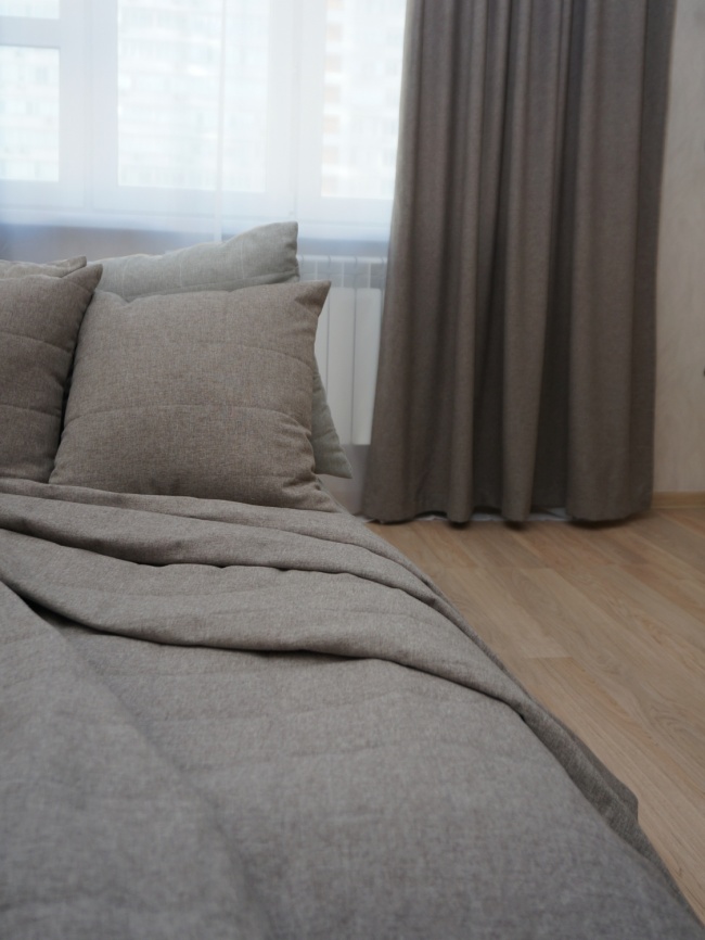 Покрывало на кровать двуспальное стеганое 160х220 см. Коллекция "Меланж". Цвет серо-бежевый (серо-бежевый меланж) фото 7