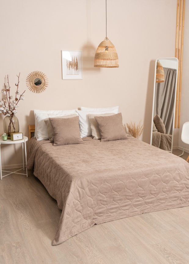 Покрывало на кровать двуспальное стеганое 220х240 см. Коллекция "Луковичка". Цвет бежевый (капучино) фото 2